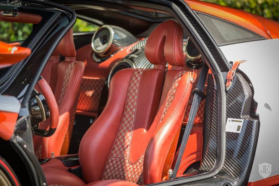Интерьер Pagani Huayra Lampo 2017 года  (фото 25 из 60)